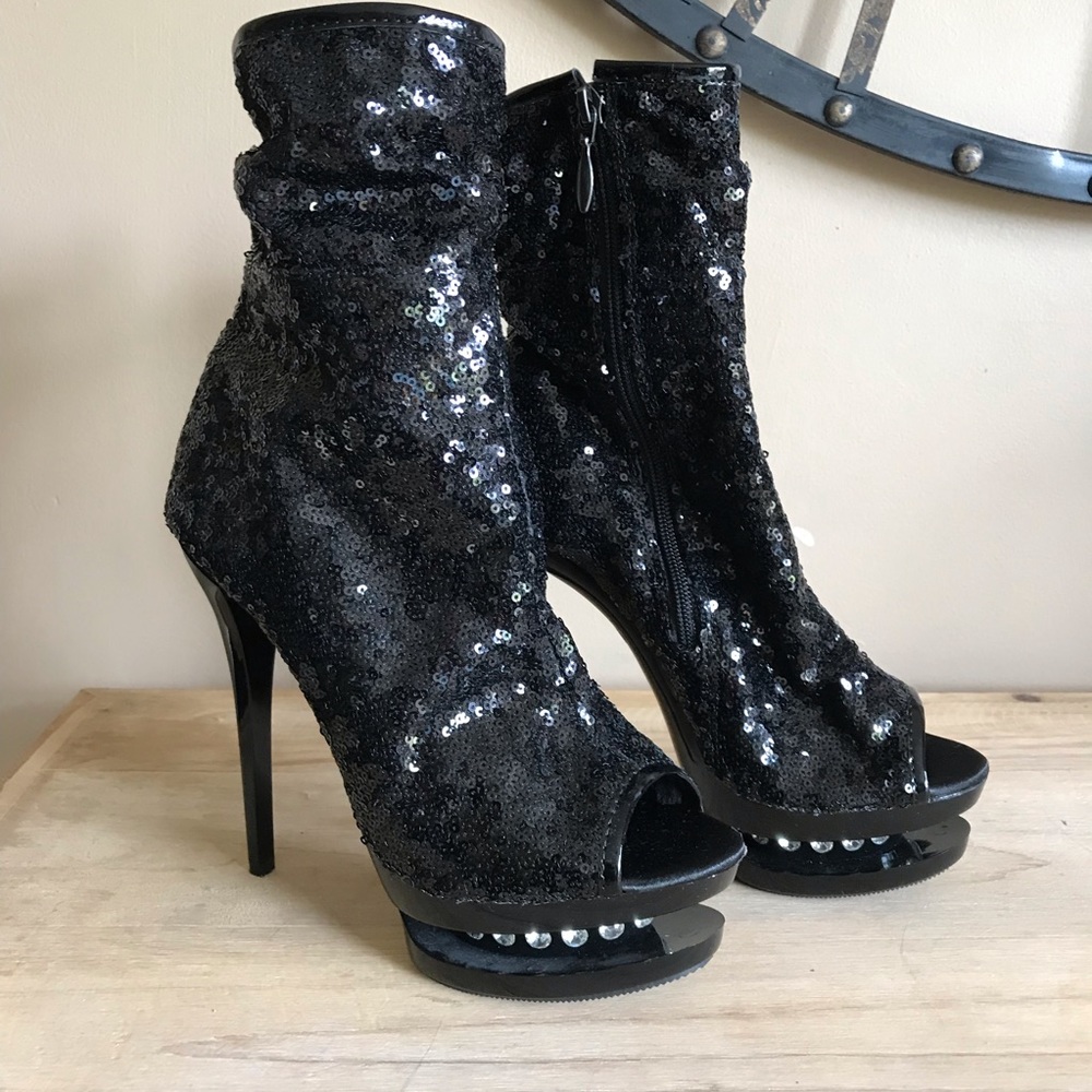 Dance shoes